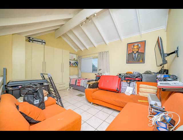 3.5 BEDROOM TOWNHOUSE FOR SALE IN THE WOLDS